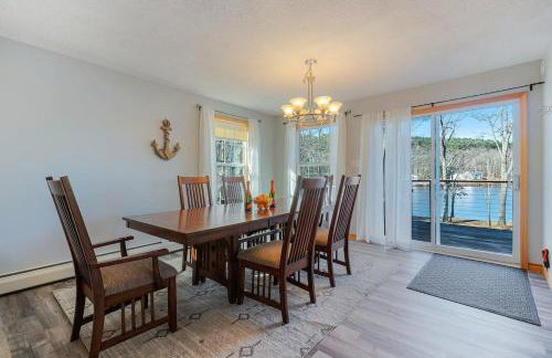 Lakefront Home with Private Beach Access & Hot Tub - Foto 14