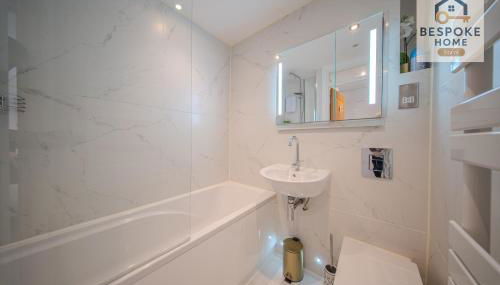 Modern 4 Bed 3 Bath House - 4 Groups with FREE Parking - Central London - Foto 4, Shower