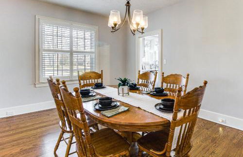 Pool, Patio and Putting Green Manchester Getaway - Foto 6