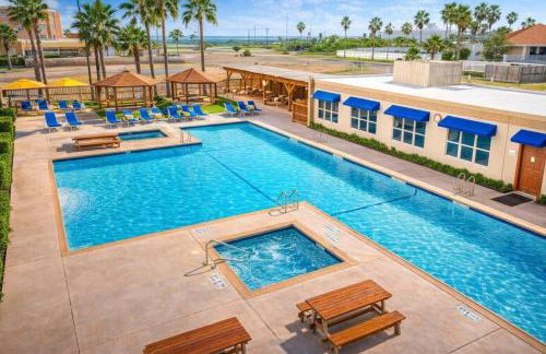 Luxe 1 Bedroom House with Pool - Gulfview II unit 410 - Photo 2