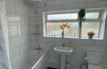 Large Stylish 2 Bedroom Apartment Stevenage Sleep 6 - Foto 33