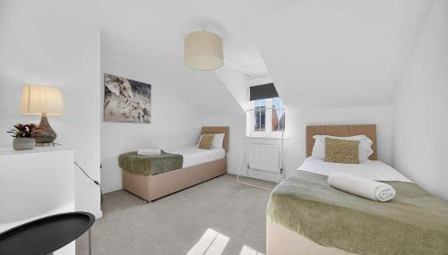 Spacious 4BR Newport Home - Ideal for Families & Groups - Foto 4