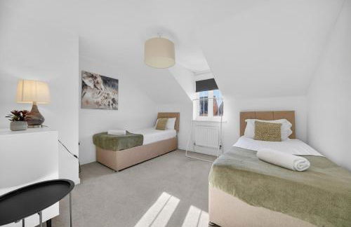 Spacious 4BR Newport Home - Ideal for Families & Groups - Foto 4