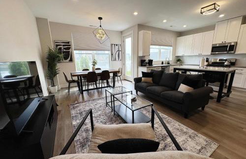 Warrenville Retreat 4BR 3 Bath Townhouse - WV2 - Foto 39