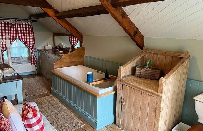 15th Century 6-bed Farmhouse, Sleeps 11, Pets Ok - Photo 31