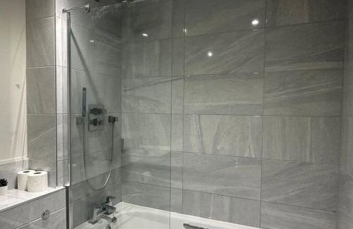 Spacious, bright 2 bed flat with 1 S/king bed. - Foto 16