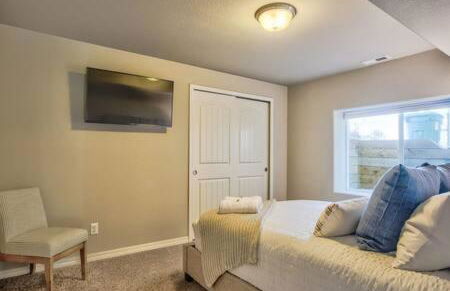 _Entire Home_Game Room_Basement_FirePit_ - Foto 57