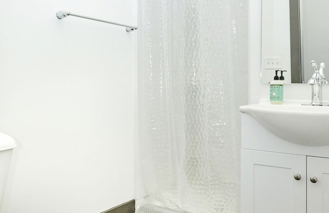 Luxury Building 3BR/2BA! Prime Downtown Mass Ave! - Foto 11