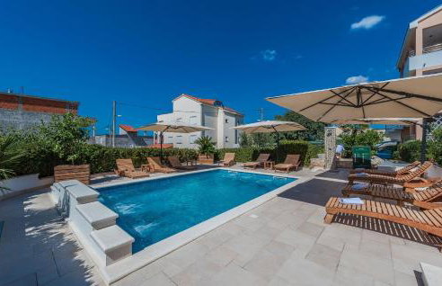 Villa Zdenka with heated pool - Photo 8