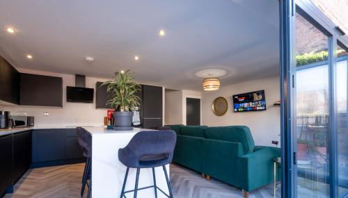 Luxury 4BDR House By Torr Property Group Short Lets & Serviced Accommodation With Free Gated Secure Parking & Private Patio Garden Liverpool - Foto 5