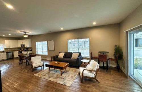 Modern 2BR 2BA New Build Condo with Garage & Patio - Foto 40