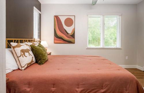 Downtown Bryan Treehouse Hot Tub and Peaceful Escape - Photo 29