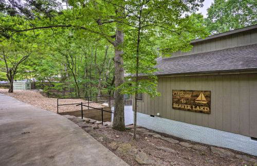 Beaver Lake Retreat with Deck and Private Hot Tub - Foto 36