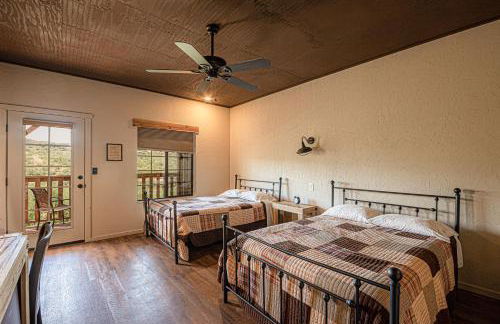 Miners Cabins #1 - Two Double Beds and Private Balcony - Foto 25