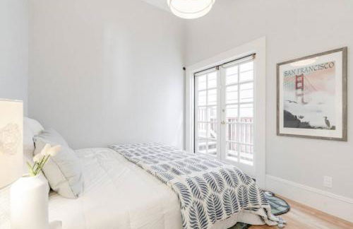 Charming Victorian Oasis with an Elegant and Spacious Haven - Foto 24