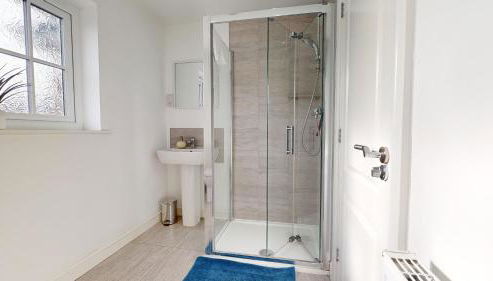 Rare find - new build 3 bedroom house near Cheshire Oaks - Foto 3