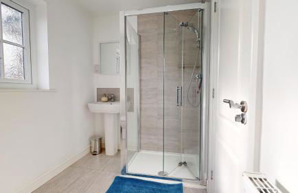 Rare find - new build 3 bedroom house near Cheshire Oaks - Photo 3