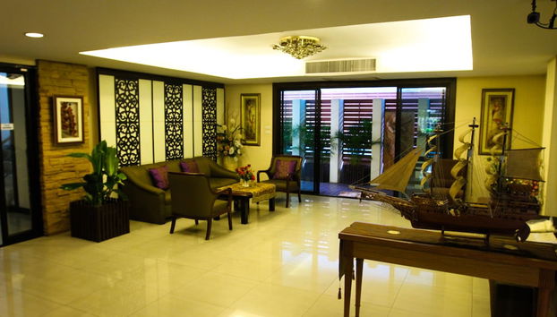 Coin salon dans le hall