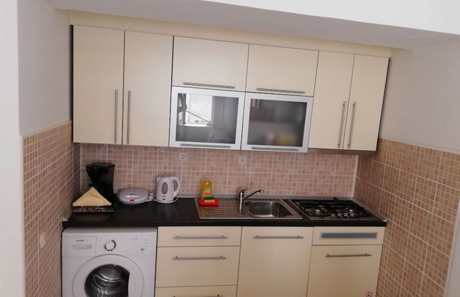 M & J Central Suites - Photo 39