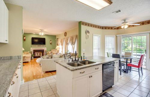 Spacious Richmond Hill Hideaway with Deck! - Foto 7