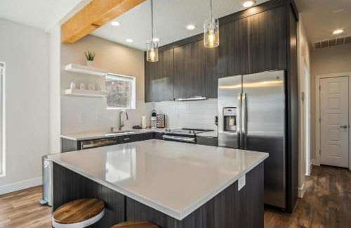 Timber & Tin H 2Bed 2Bath w Pool & Rooftop Deck - Foto 20