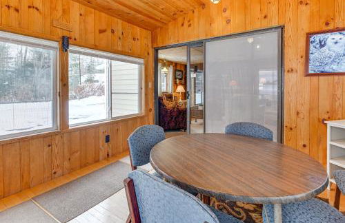 Lakefront Suring Home with Pool Table and Views! - Foto 22