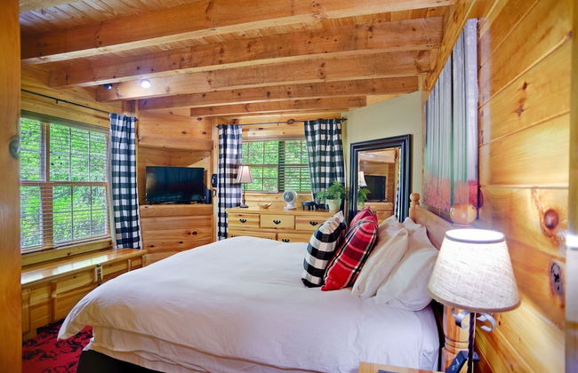 Tree Top Lodge - Gorgeous Lake Cabin With Hot Tub & Magnificent Views Of Forests And Mountains! 3 Bedroom Cabin by Redawning - Foto 3