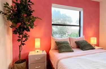 Super stylish 4 BR Home Steps from the Fun - Foto 41