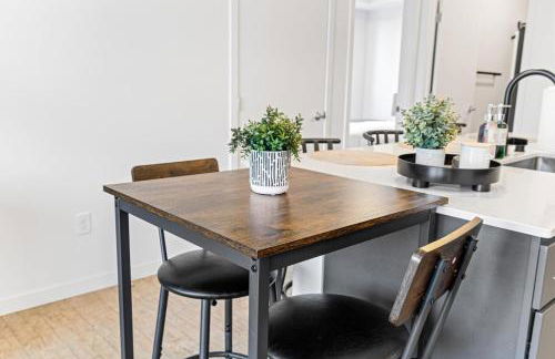 Cozy 2BR Retreat near Downtown - Foto 29