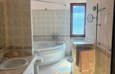 Il lago e la collina - Foto 21