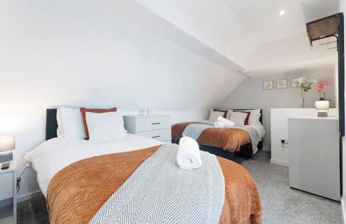 Spacious 4BR on Leafield Rd - Photo 7