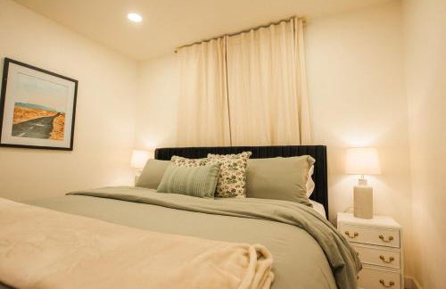 Sage Suite at ArnoTriplex! Private Hot Tub-Close to Downtown-Pet Friendly-No Pet Fee! - Photo 21