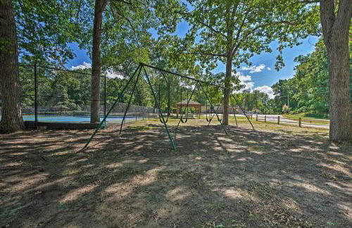 Luxury Family Home with Deck, Swim Spa and Grill! - Foto 42