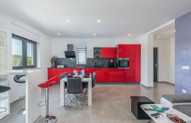 Villa in Novigrad With Private Pool and Beach - Photo 9