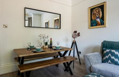 Tettenhall Lodge Gardens - Photo 16