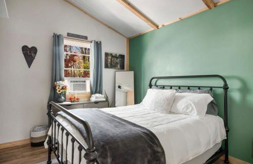 Cozy Cabin w Lake, Hot Tub, Huge Deck & Fire Pit - Foto 21