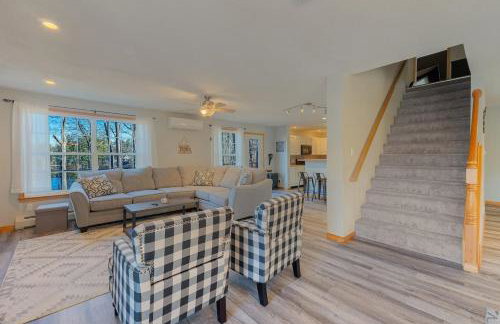 Lakefront Home with Private Beach Access & Hot Tub - Foto 25