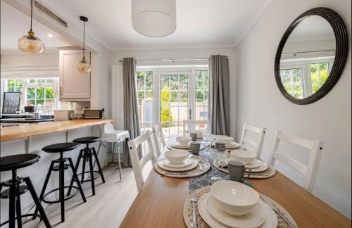 Modern Coastal Retreat, HotTub, Fire Pit, Pets welcome - Photo 11