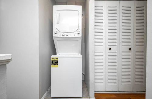 Fly In Style! Charming Townhome 6 Mins from RIC! - Foto 36