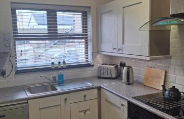 UlsterApartments one bedroom 2 single beds and sofa bed - Foto 26