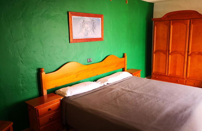 Castillo Beach Club Apartments - Photo 5