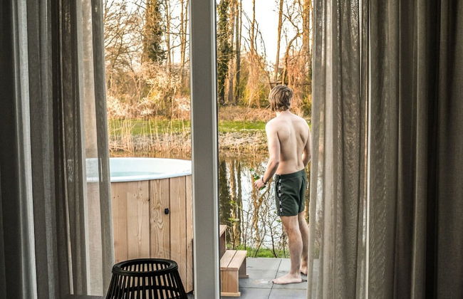 Fine Chalet near Water with Woodfired Hot Tub - Foto 16