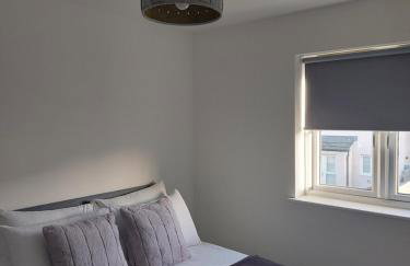 Beautiful 4-Bedroom House with Private Garden & Parking - Foto 22