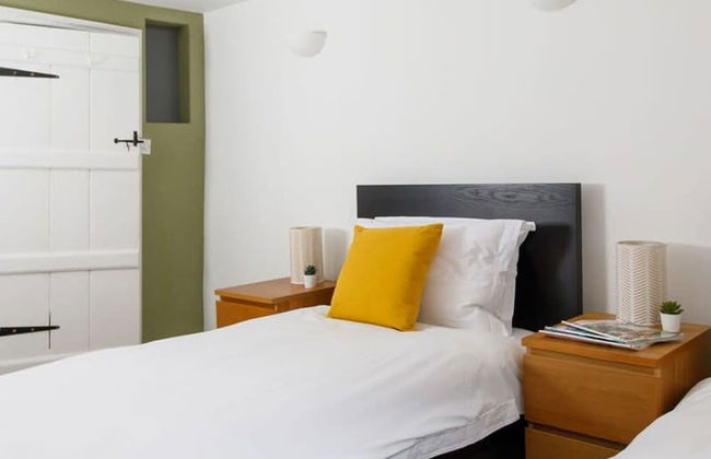 Charming 3bd Townhouse Right in the City Centre - Photo 25