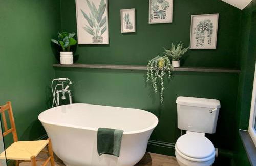 No 11, Fishguard, Ideal for beach, coastal path and town! - Photo 1