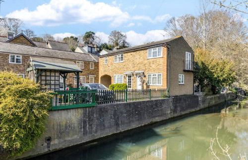 Cozy Riverside Cottage in Hertford Town with Parking - Foto 16