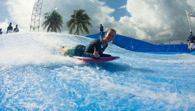 Tumbada sobre la tabla