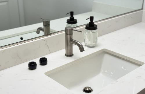 Luxe Deco Haven with Pool, Gym & Parking Close to Disneyland - Foto 40