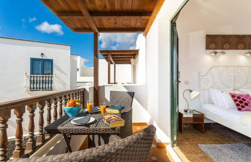 Casa Lili - Shared Pool - Close to Seafront Promenade - Sea Views from upper terrace - Foto 9