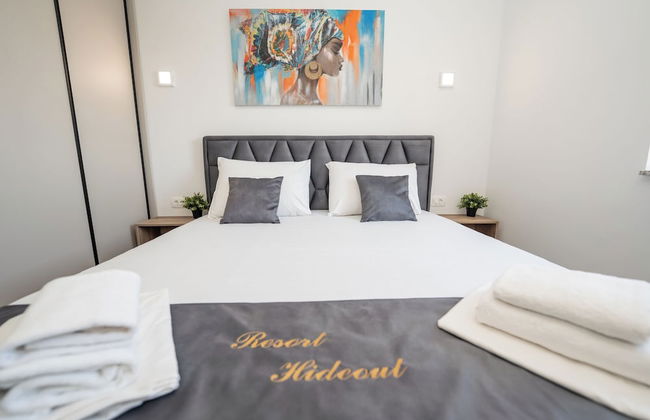 Poolside Hideout Apartments - Photo 11